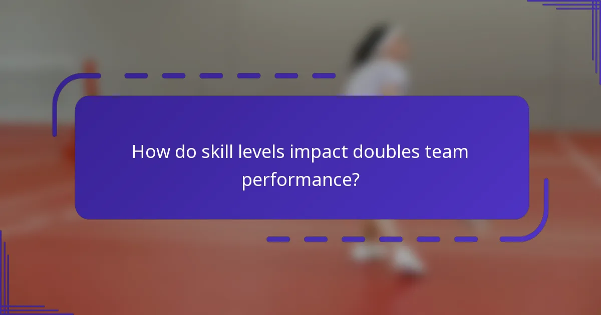 ¿Cómo impactan los niveles de habilidad en el rendimiento del equipo de dobles?